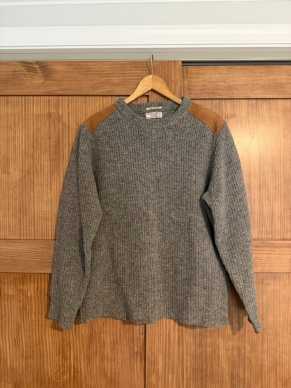Wallace & Barnes J.Crew Shetland Wool Gray Suede Shoulder Patch Sweater M
